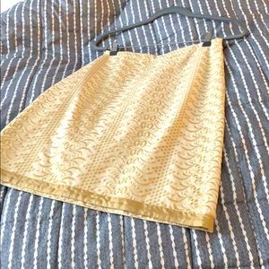 Banana Republic sz8 embroidered gold/white skirt.
